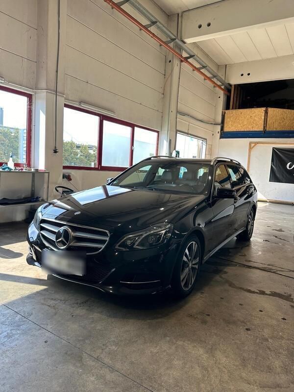 Schwarz Gebraucht 2013 Mercedes E300 Kombi | 9.000 € (Fairer Preis) - Bild 1/4