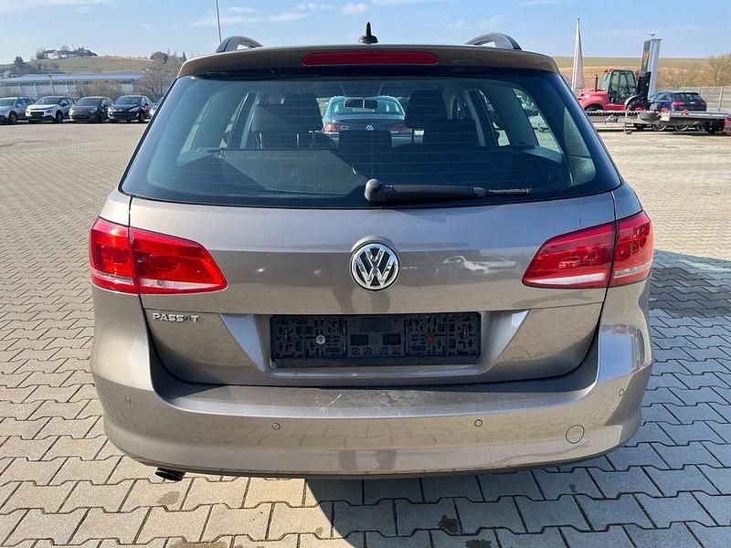 Gebraucht VW Passat Trendline 122 PS (89 kW) 2011 Braun Kombi