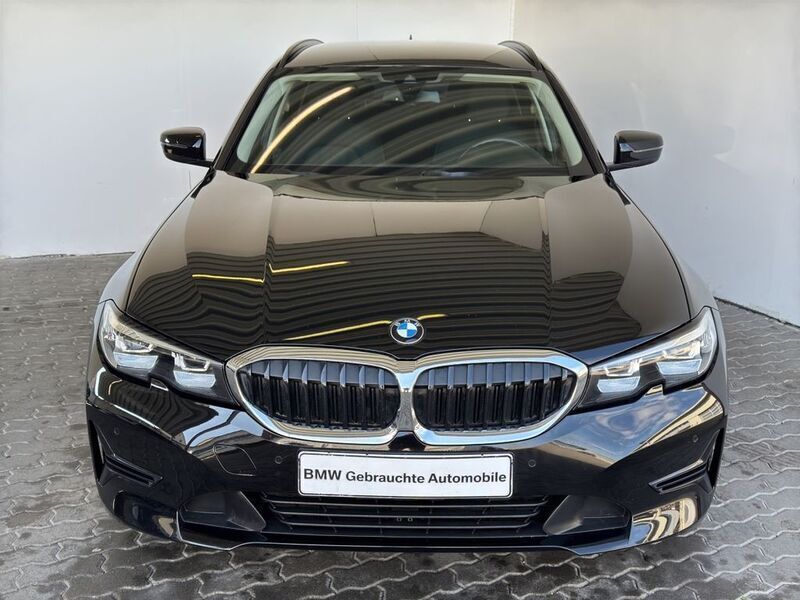 Schwarz Gebraucht 2021 BMW 318 Advantage Kombi | 23.889 € (Guter Preis) - Bild 1/4