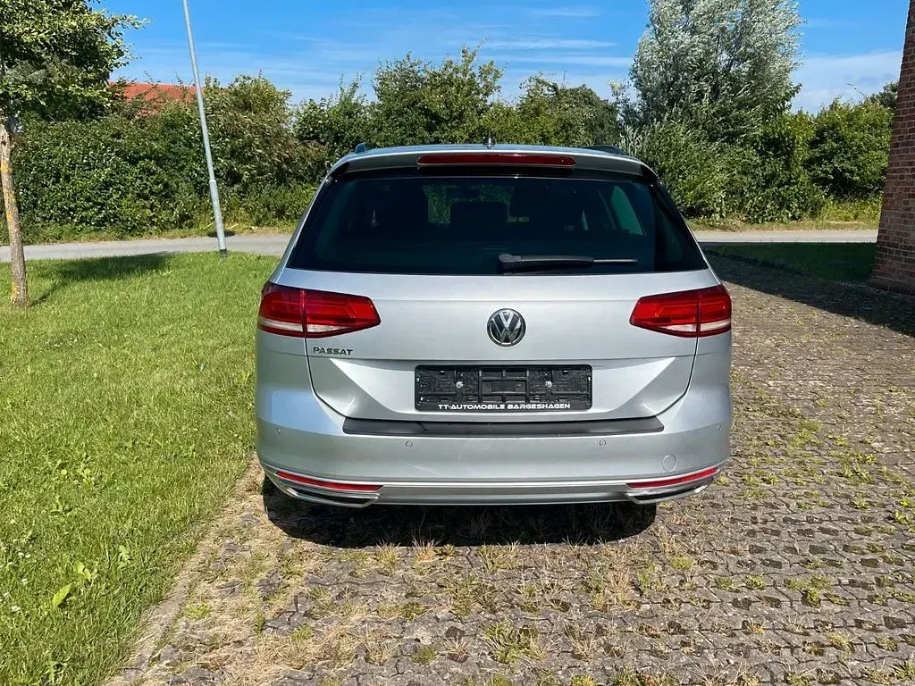 Gebraucht VW Passat Trendline 150 PS (110 kW) 2019 Silber Kombi