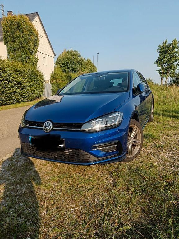 Blau Gebraucht 2019 VW Golf VII Highline Limousine | 16.999 € (Fairer Preis) - Bild 1/4