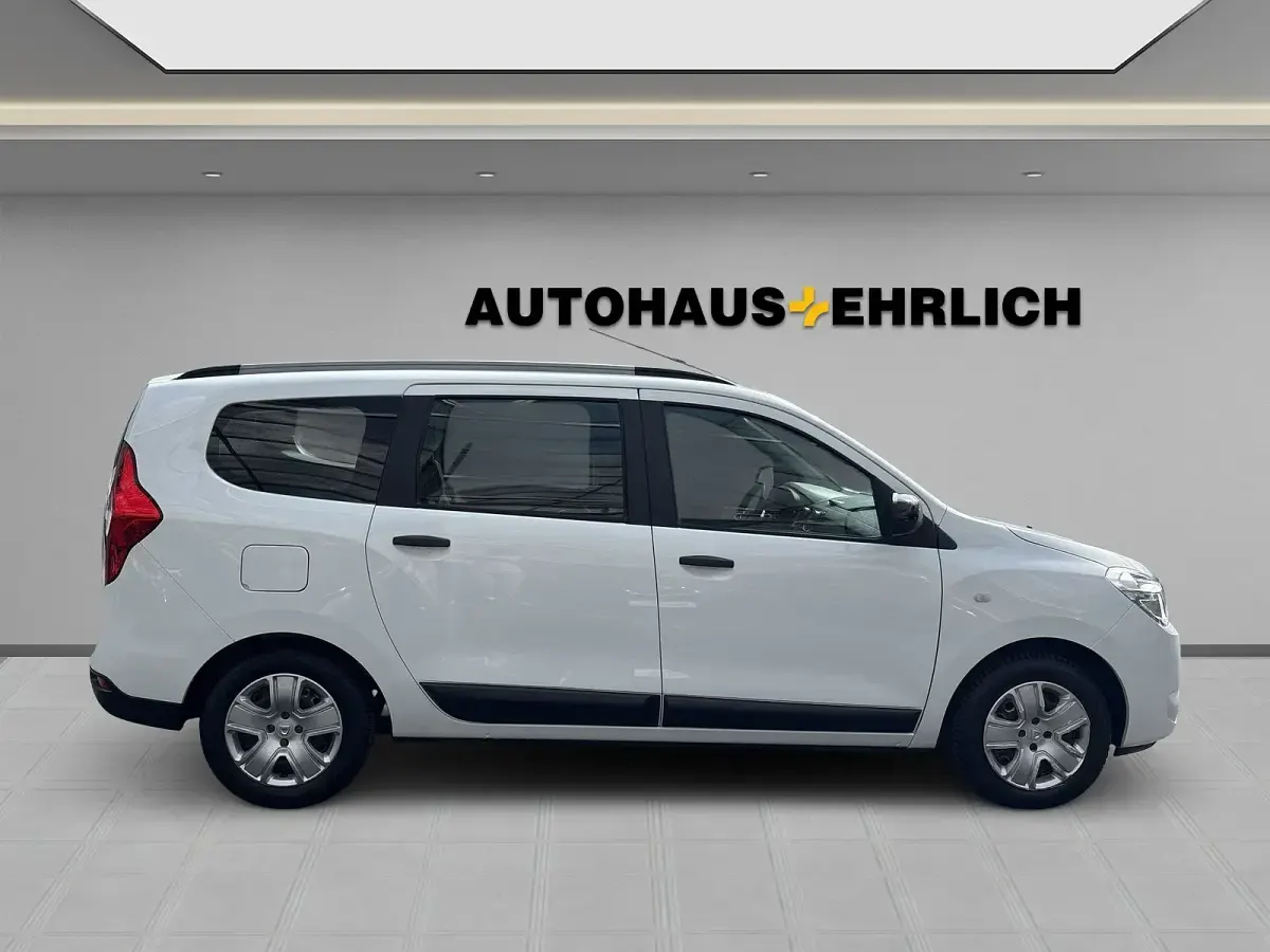 Gebraucht Dacia Lodgy Comfort 102 PS (75 kW) 2020 Andere (weiss) Van / Kleinbus