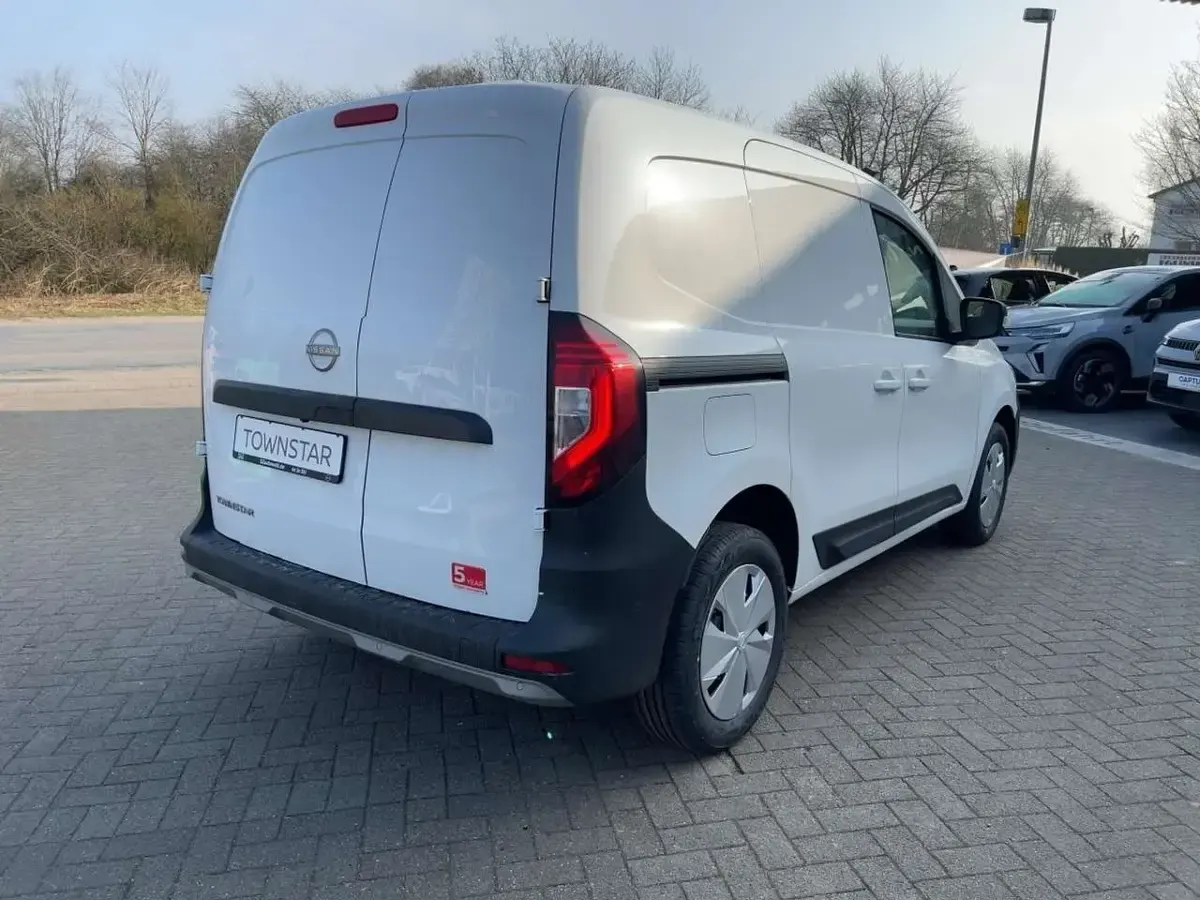 Neu Nissan Townstar N-Connecta 131 PS (96 kW) 2025 Mineral white (s) Van