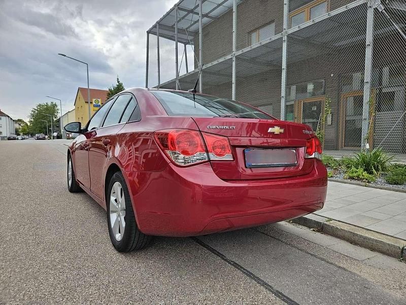 Gebraucht Chevrolet Cruze LT 150 PS (110 kW) 2010 Rot Limousine