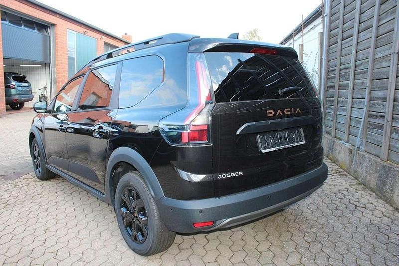 Neu Dacia Jogger Extreme 110 PS (80 kW) 2026 Perlmuttschwarz metallic Van / Kleinbus