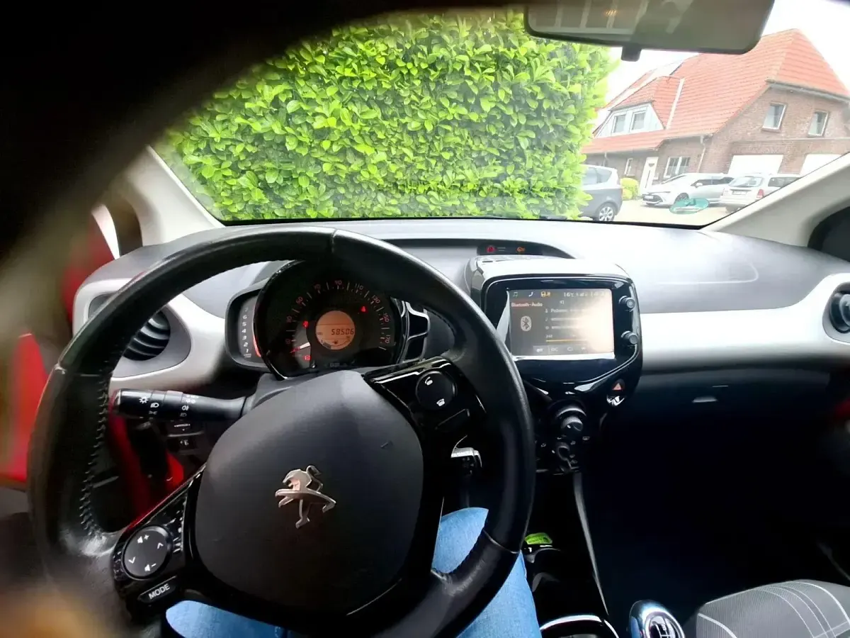 Gebraucht Peugeot 108 Allure 82 PS (60 kW) 2018 Rot Kleinwagen
