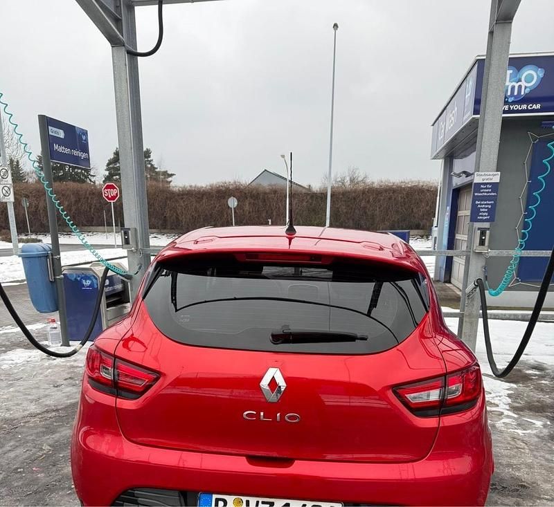 Gebraucht Renault Clio IV 118 PS (86 kW) 2016 Rot Limousine