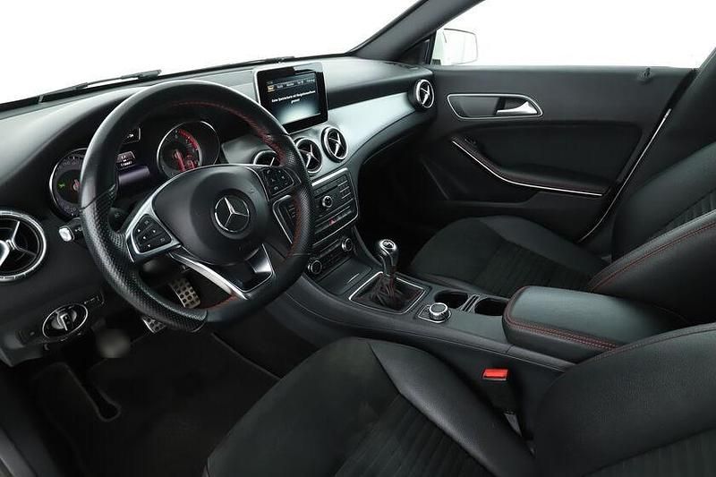 Gebraucht Mercedes CLA200 AMG line 155 PS (114 kW) 2015 Weiß Coupé