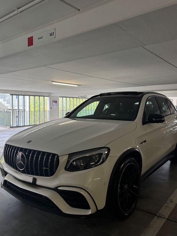 Weiß Gebraucht 2018 Mercedes GLC63 AMG AMG SUV | 48.600 € (Guter Preis) - Bild 1/4