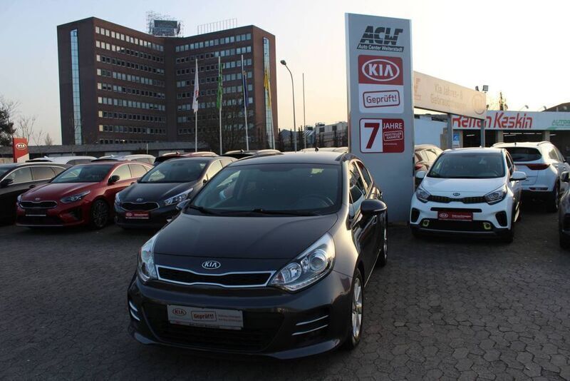 Grau Gebraucht 2016 Kia Rio DREAM-TEAM Edition Limousine | 8.877 € (Fairer Preis) - Bild 1/4