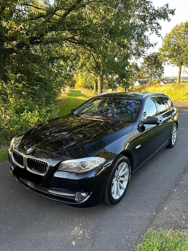 Schwarz Gebraucht 2012 BMW 535 Kombi | 11.990 € (Guter Preis) - Bild 1/4