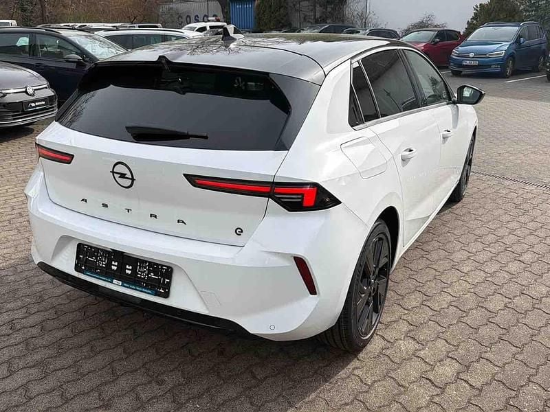 Neu Opel Astra 114 kW (156 PS) 2026 Lack weiss banquise/typ aussenverkleidung spiegel flach standard Limousine