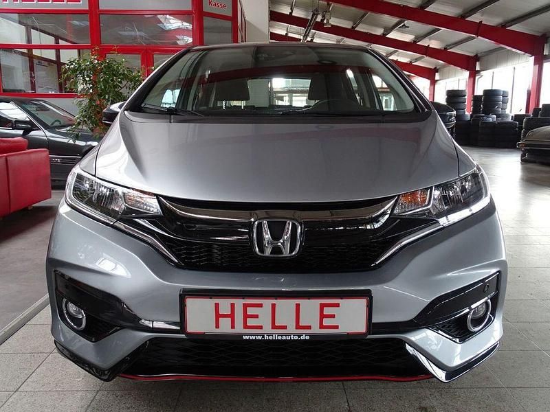 Gebraucht Honda Jazz Dynamic 131 PS (96 kW) 2018 Lunar silver m. (metallic) Kleinwagen