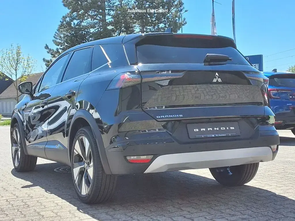Neu Mitsubishi Grandis Edition 141 PS (103 kW) 2026 Schwarz SUV