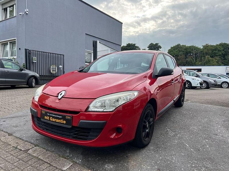 Rot Gebraucht 2010 Renault Mégane III Authentique Limousine | 3.490 € (Fairer Preis) - Bild 1/4