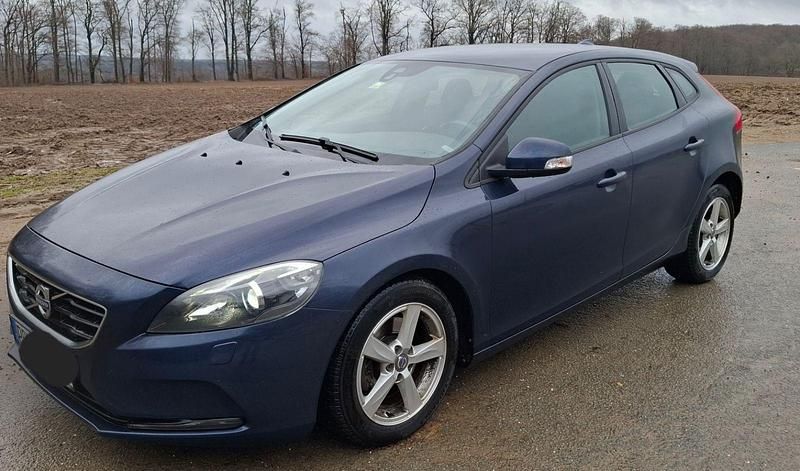 Gebraucht Volvo V40 You! 114 PS (83 kW) 2015 Blau Limousine