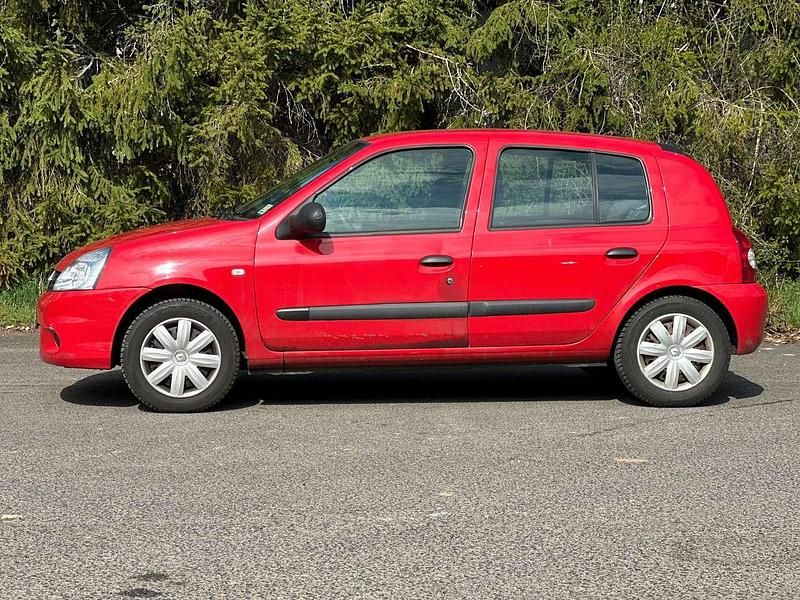 Gebraucht Renault Clio II Authentique 58 PS (42 kW) 2009 Hellrot Kleinwagen