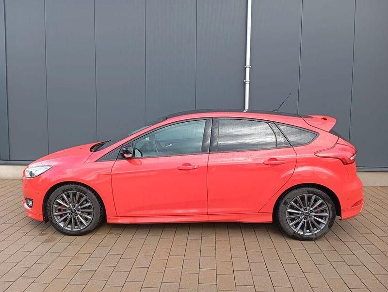 Gebraucht Ford Focus Sport 182 PS (133 kW) 2016 Rot Limousine