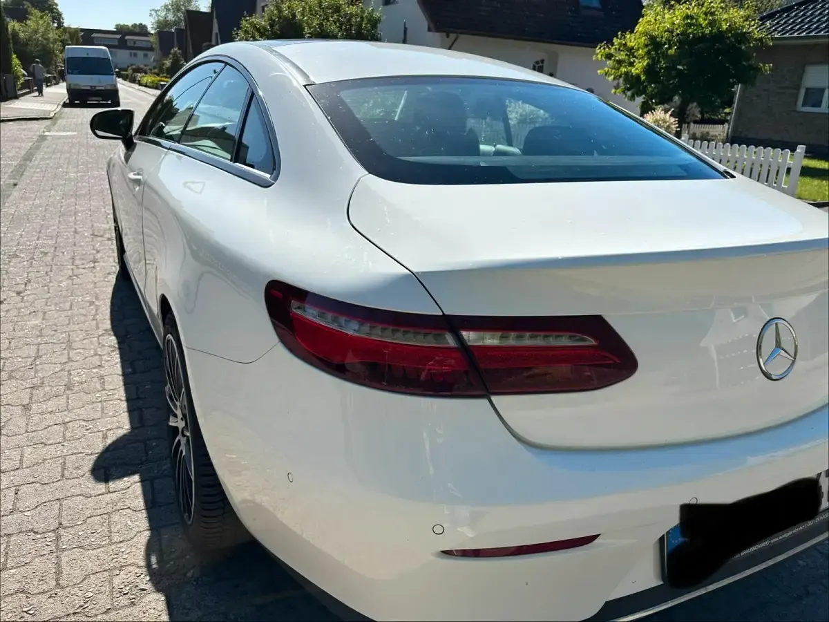 Gebraucht Mercedes E200 184 PS (135 kW) 2017 Weiß Coupé