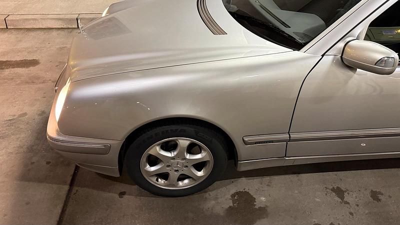 Gebraucht Mercedes E320 Elegance 197 PS (144 kW) 2001 Silber Limousine