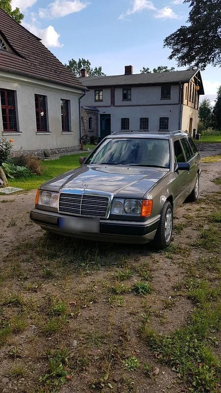 Gebraucht Mercedes 200 122 PS (89 kW) 1990 Braun Kombi