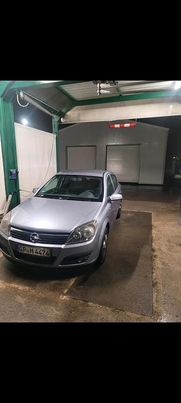 Grau Gebraucht 2006 Opel Astra Limousine | 950 € (Superpreis) - Bild 1/4
