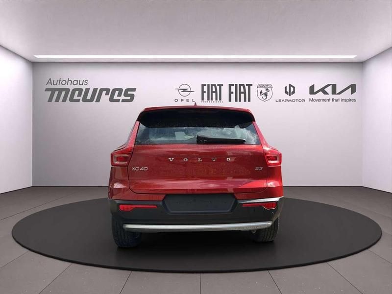 Gebraucht Volvo XC40 Core 163 PS (119 kW) 2024 Rot SUV