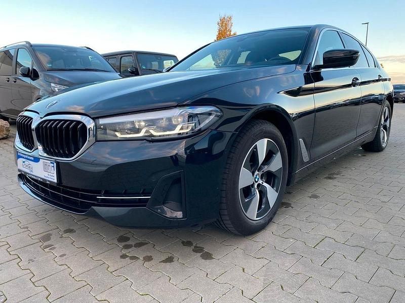 Schwarz Gebraucht 2022 BMW 520 Performance Limousine | 36.500 € (Superpreis) - Bild 1/4