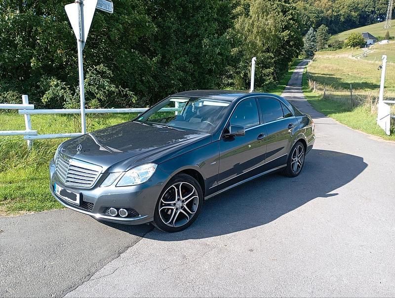 Gebraucht 2011 Mercedes E200 Limousine | 6.500 € (Superpreis) - Bild 1/4
