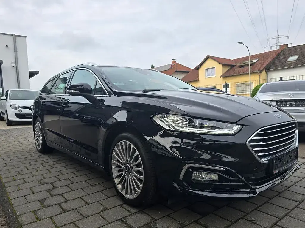Gebraucht Ford Mondeo Titanium 188 PS (138 kW) 2021 Schwarz Limousine