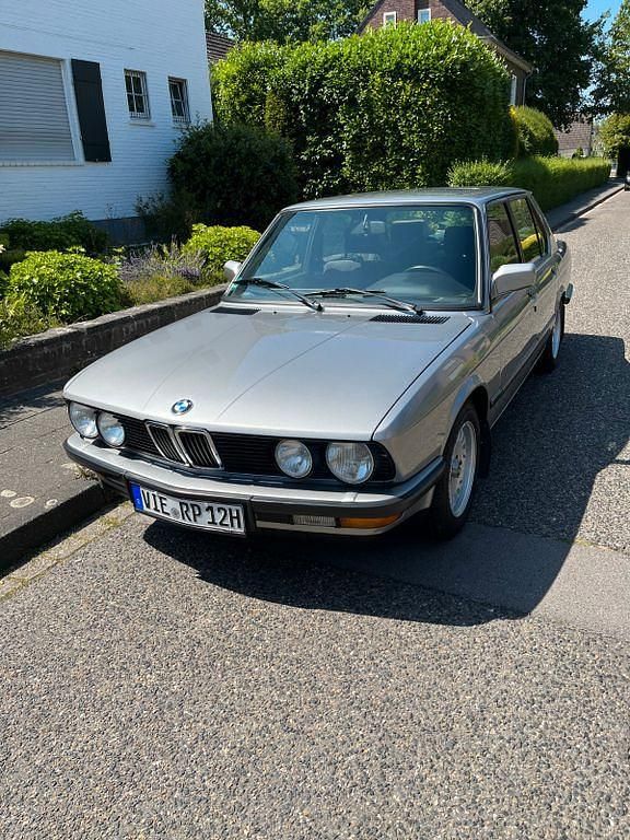 Gebraucht BMW 525 129 PS (94 kW) 1987 Grau Limousine