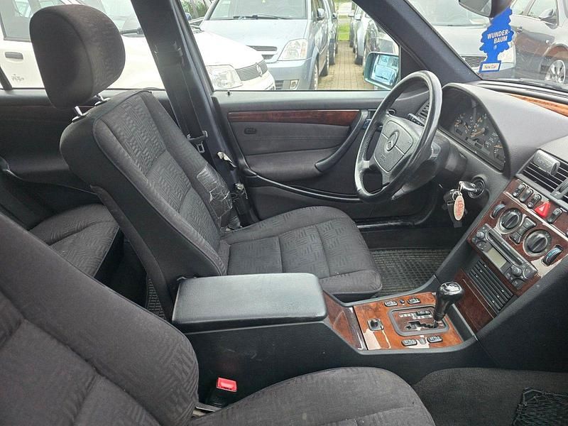 Gebraucht Mercedes C180 122 PS (89 kW) 2000 Grün Kombi