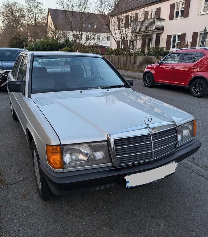 Gebraucht Mercedes 190 122 PS (89 kW) 1985 Silber Limousine