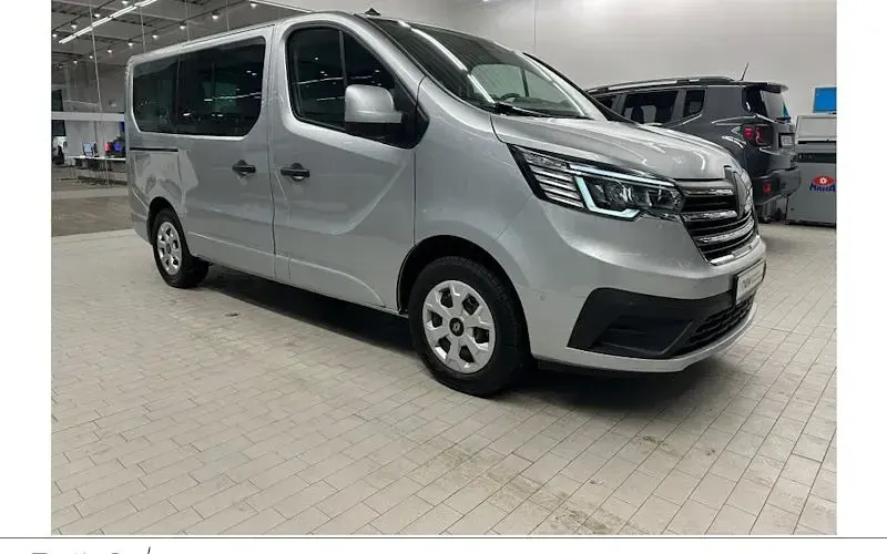 Usado Renault Trafic Evolution 150 HP (110 kW) 2024 Prateado Monovolume