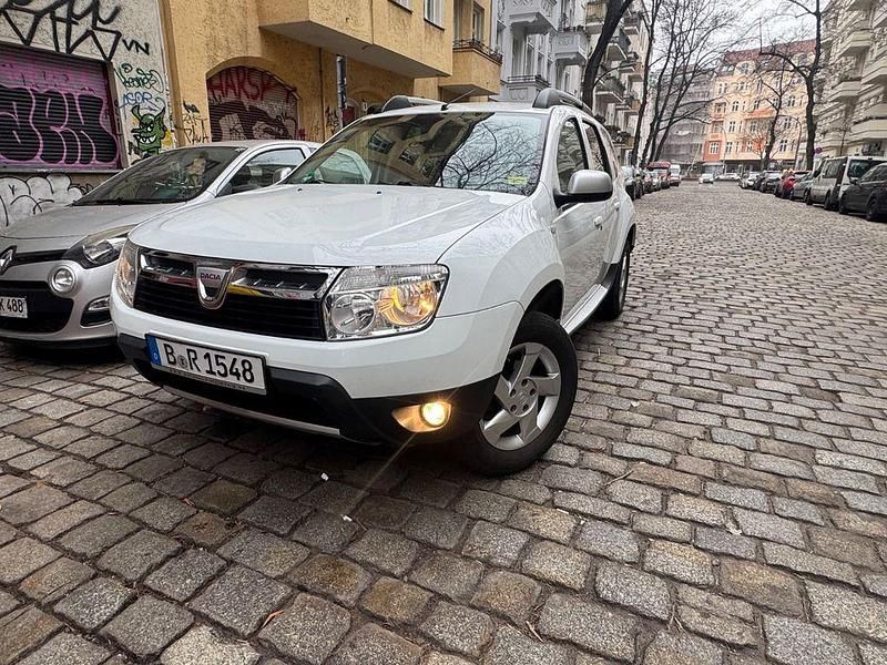 Weiß Gebraucht 2010 Dacia Duster Lauréate SUV | 5.600 € (Fairer Preis) - Bild 1/4