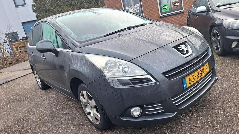 Gebraucht Peugeot 5008 156 PS (114 kW) 2011 Grau Van / Kleinbus