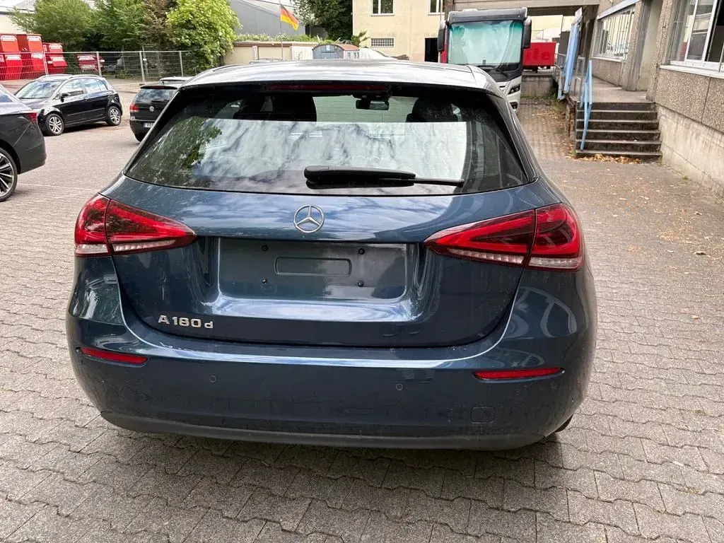 Gebraucht Mercedes A180 116 PS (85 kW) 2022 Limousine