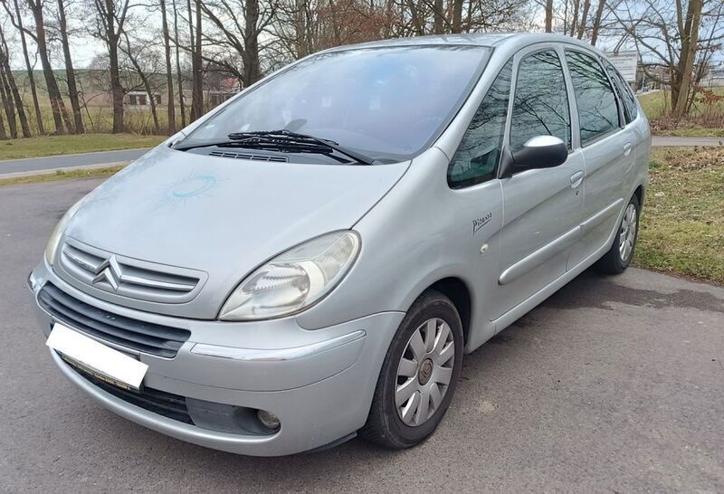 Silber Gebraucht 2005 Citroën Xsara Picasso Exclusive Van / Kleinbus | 3.899 € (Teuer) - Bild 1/4