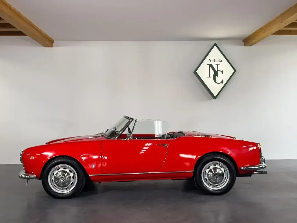 Gebraucht Alfa Romeo Giulia Spider 111 PS (81 kW) 1965 Rot Cabrio