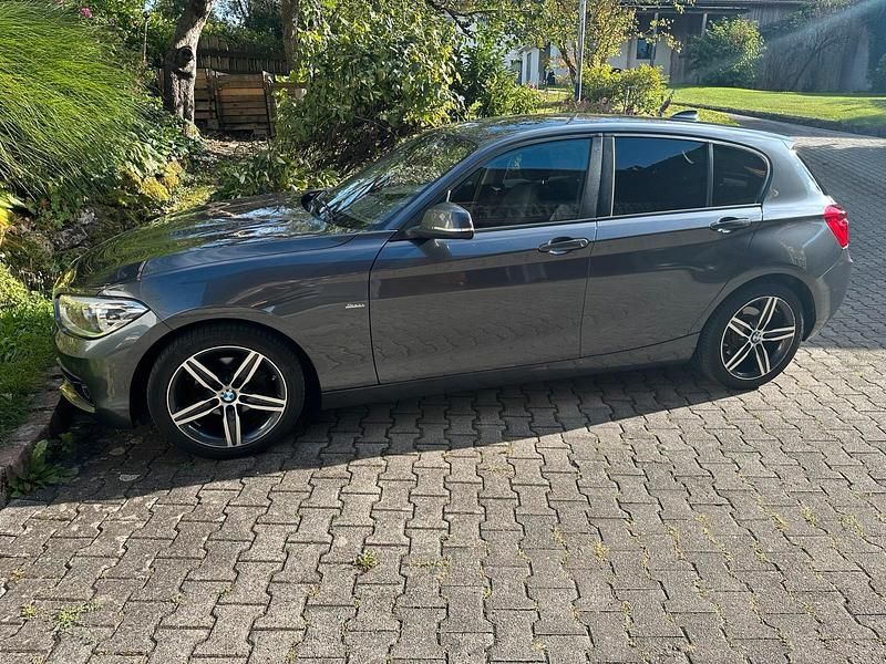 Gebraucht BMW 118 Sport Line 136 PS (100 kW) 2016 Grau Kleinwagen