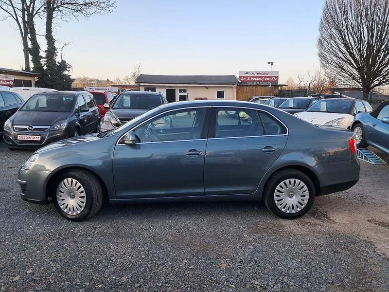 Gebraucht VW Jetta Comfortline 122 PS (89 kW) 2009 Grün Limousine