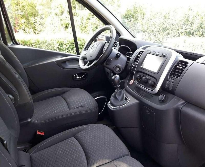 Schwarz Gebraucht 2016 Opel Vivaro Van | 12.900 € (Superpreis) - Bild 1/4