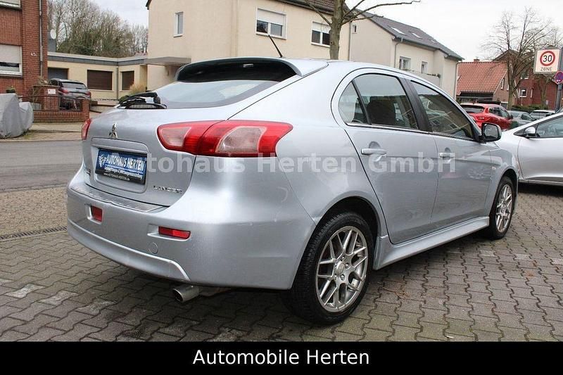 Gebraucht Mitsubishi Lancer Sportback 150 PS (110 kW) 2014 Silber Limousine