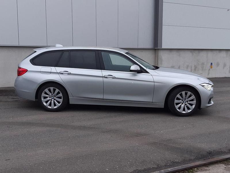 Gebraucht BMW 320 Advantage 184 PS (135 kW) 2018 Silber Kombi
