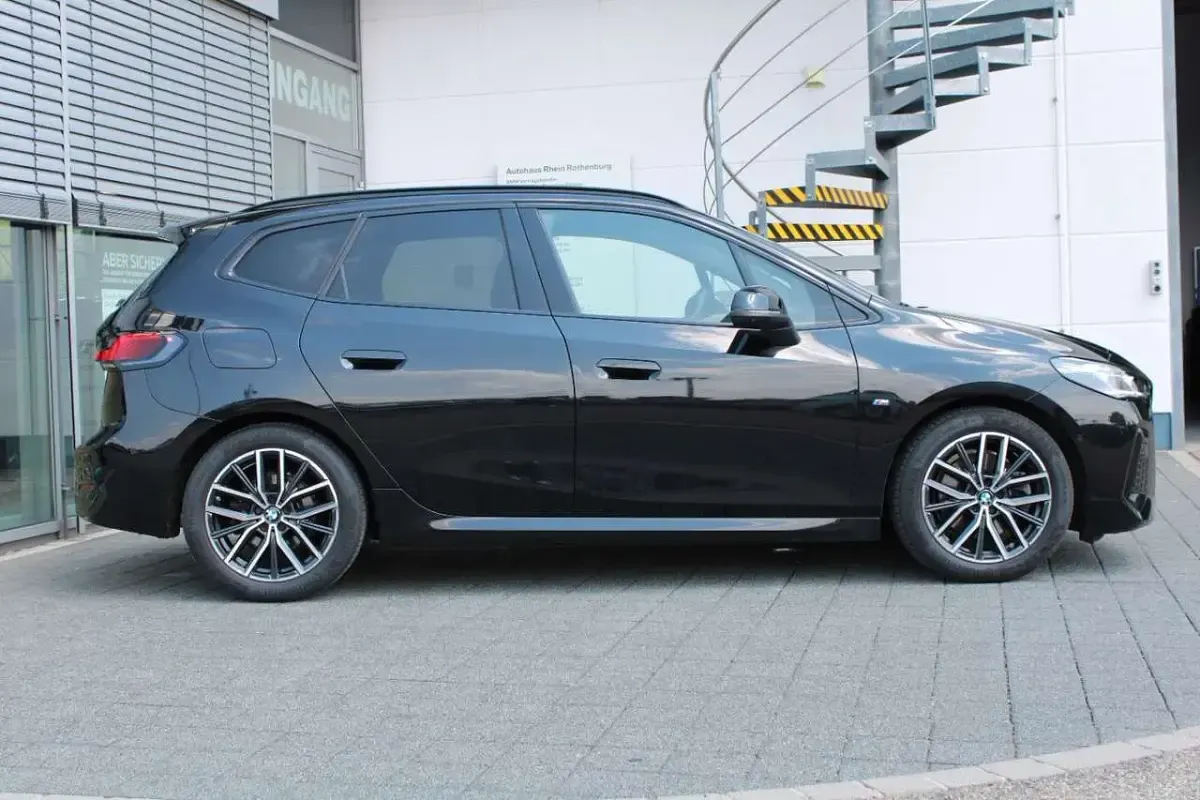 Gebraucht BMW 223 Active Tourer M Sport 204 PS (150 kW) 2024 Schwarz Van / Kleinbus