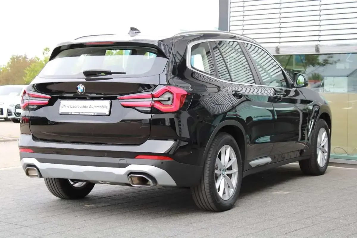 Gebraucht BMW X3 Sport Line 190 PS (139 kW) 2023 Schwarz SUV