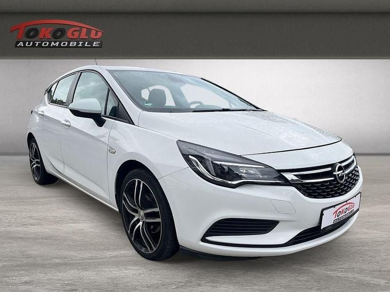 Gebraucht Opel Astra Edition 95 PS (69 kW) 2017 Weiß Limousine