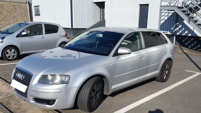 Silber Gebraucht 2005 Audi A3 Sportback Attraction Limousine | 1.600 € (Superpreis) - Bild 1/4