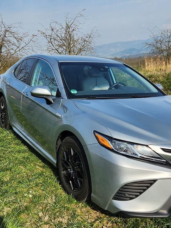Gebraucht Toyota Camry 218 PS (160 kW) 2021 Silber Limousine