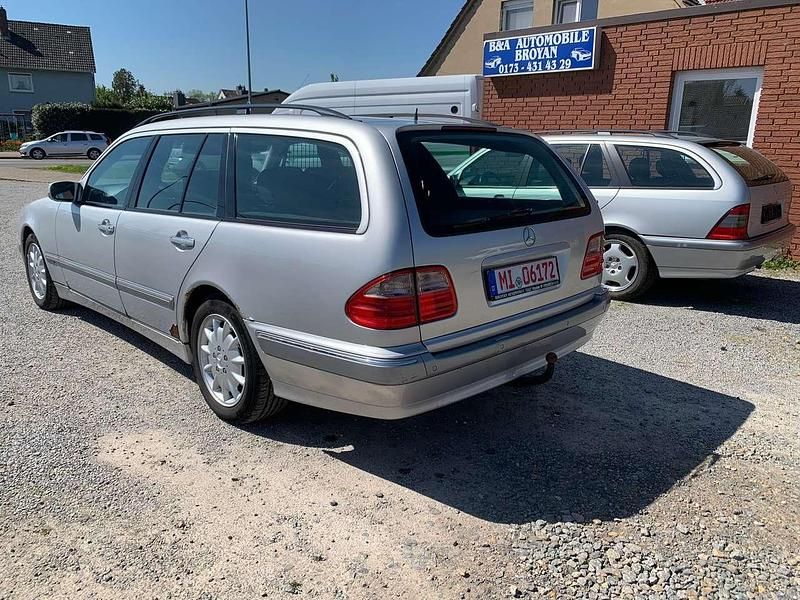 Occasion Mercedes E240 Elegance 170 ch (125 kW) 2000 Argent Break